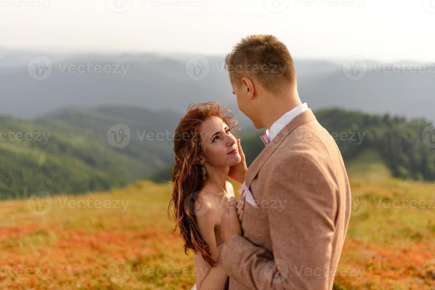 bride and groom. Photo shoot in the mountains.