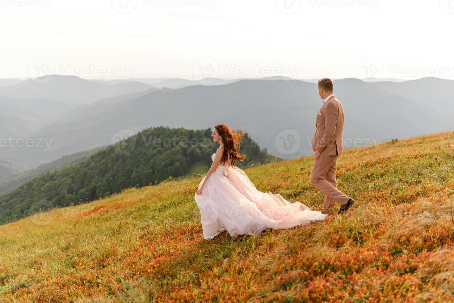 bride and groom. Photo shoot in the mountains.