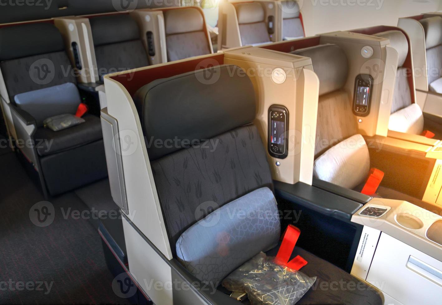 interiores de aviones, asientos de primera clase foto