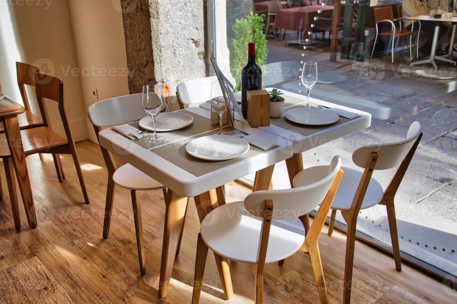 restaurante típico español que sirve comida nacional española en el centro histórico de la ciudad foto