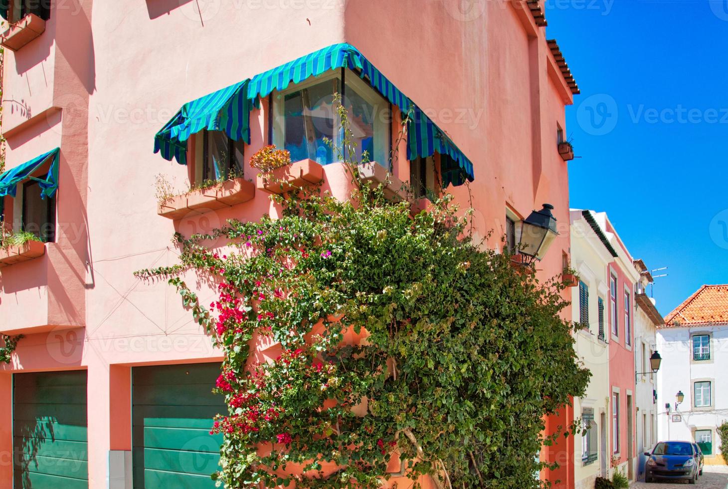 pintorescas calles de cascais en el centro histórico foto