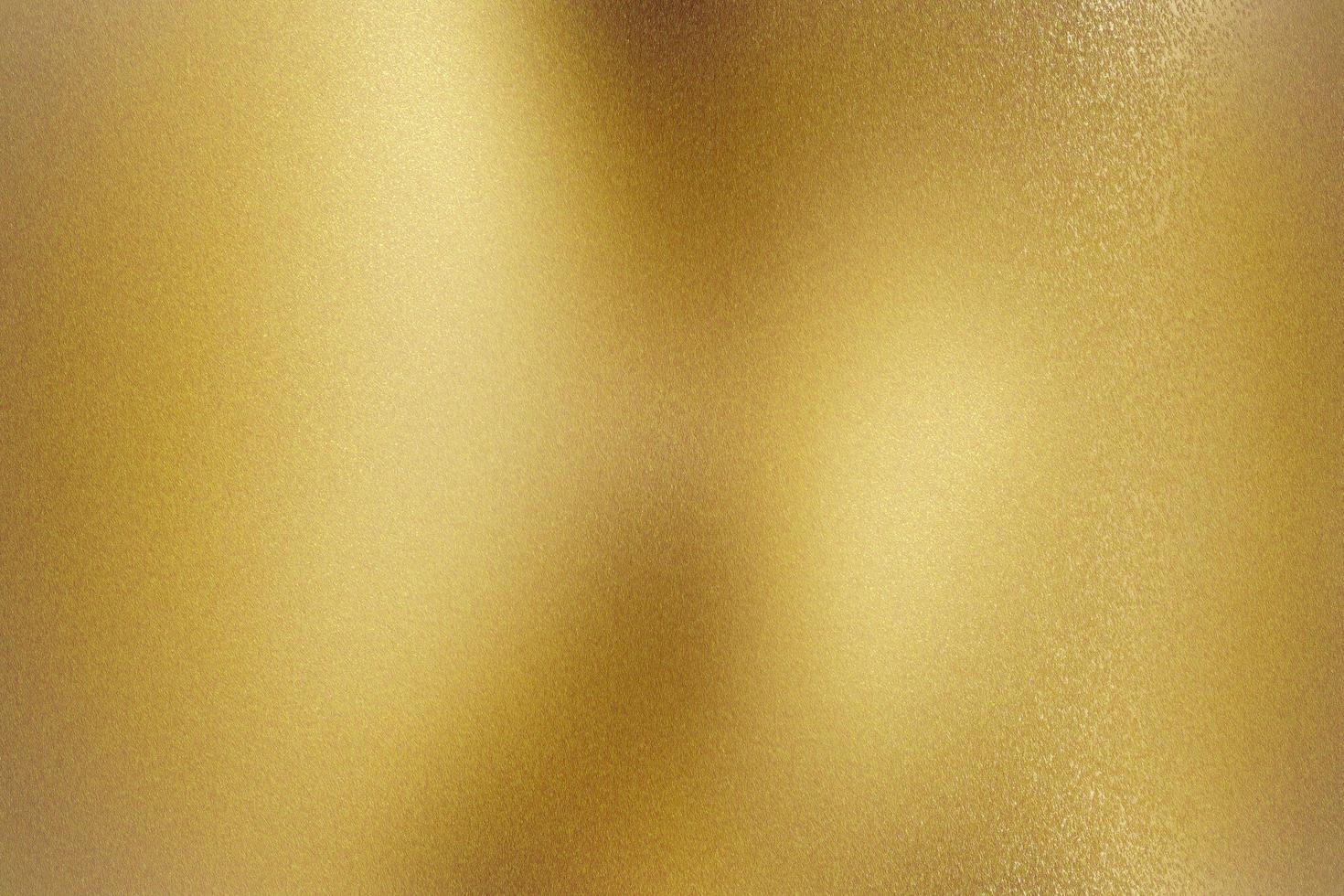 pared metálica dorada cepillada con superficie rayada, fondo de textura abstracta foto