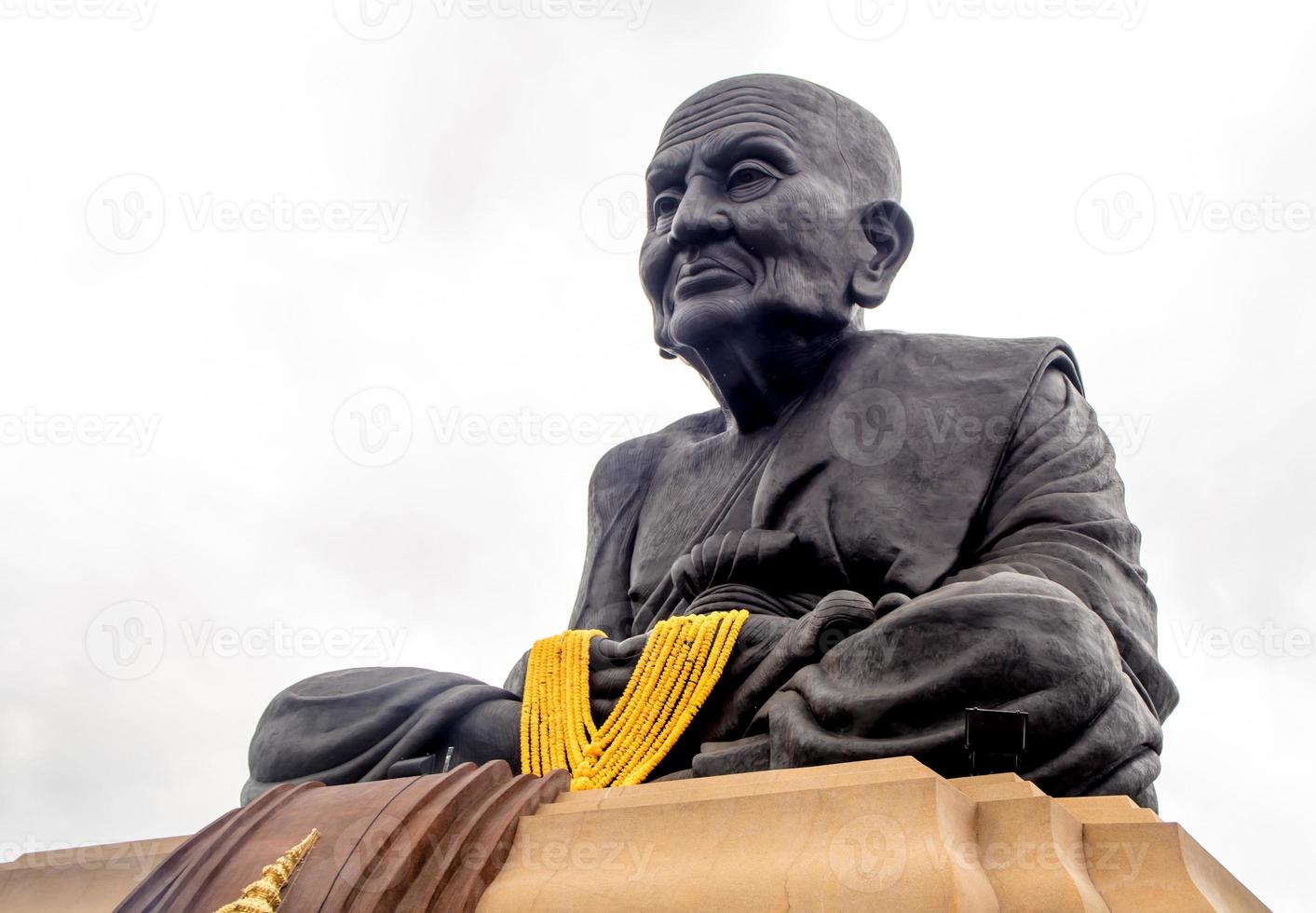 The sculptures of the sacred monks for worship and reminiscing have passed away photo