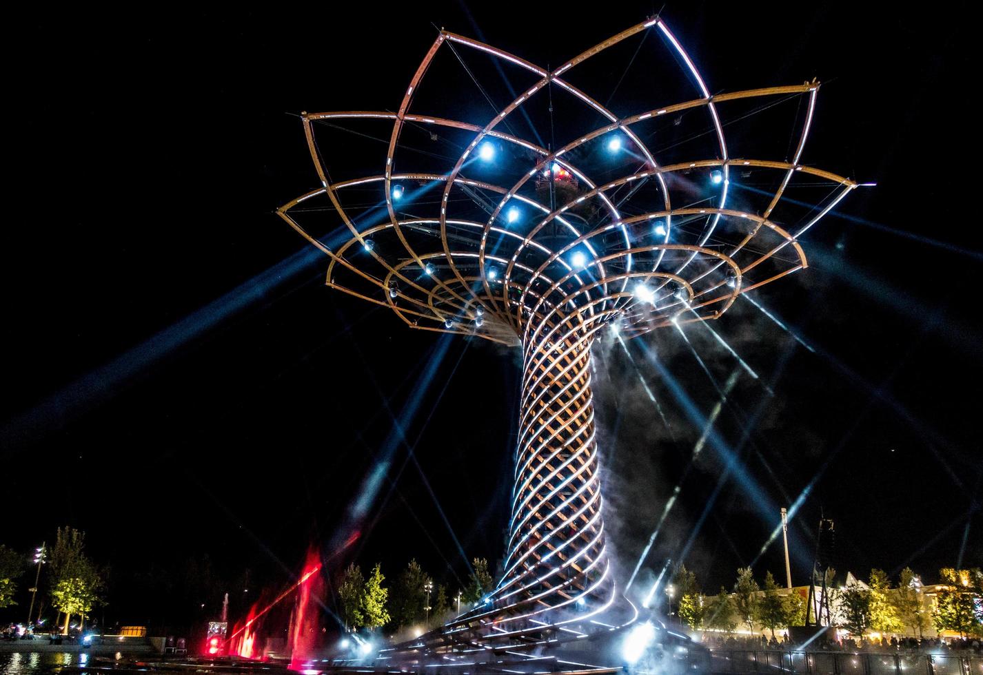 Milán, Italia, 2015. Árbol de la vida. foto