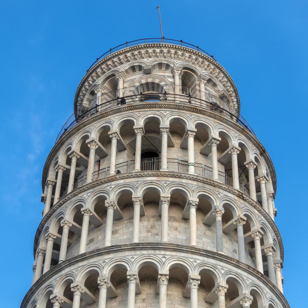 pisa, toscana, italia, 2019. vista exterior de la torre inclinada foto