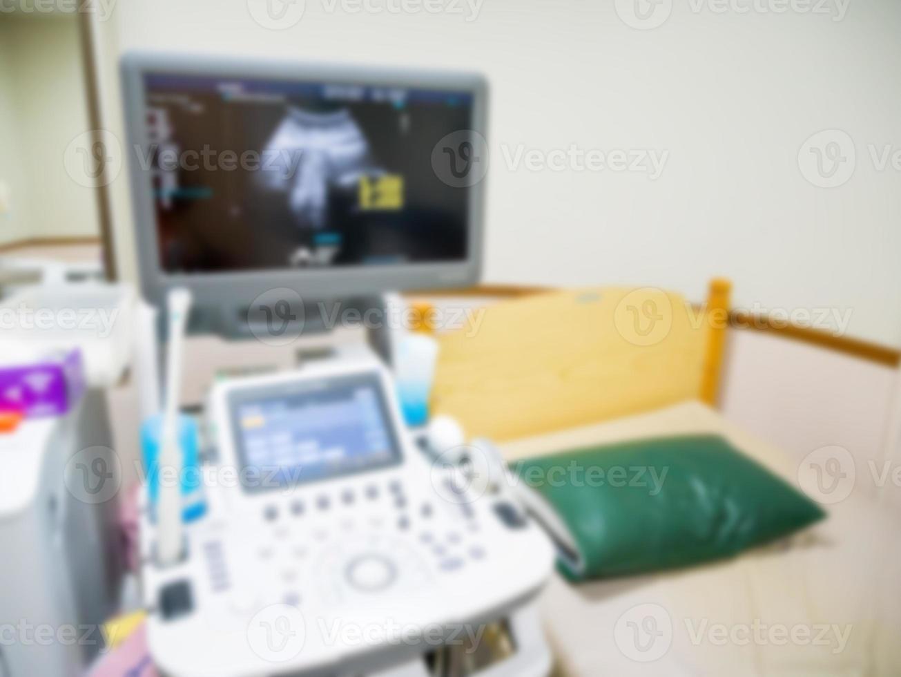 desenfoque de la máquina de ultrasonido médico en la sala de diagnóstico del hospital foto