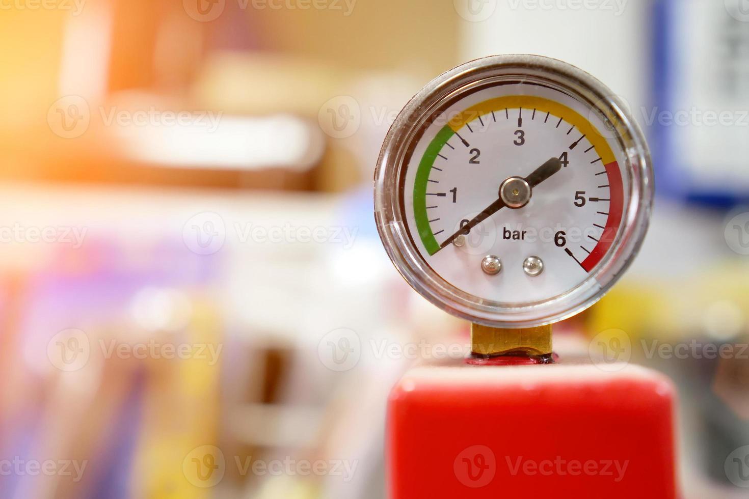pressure gauge shows zero pressure photo