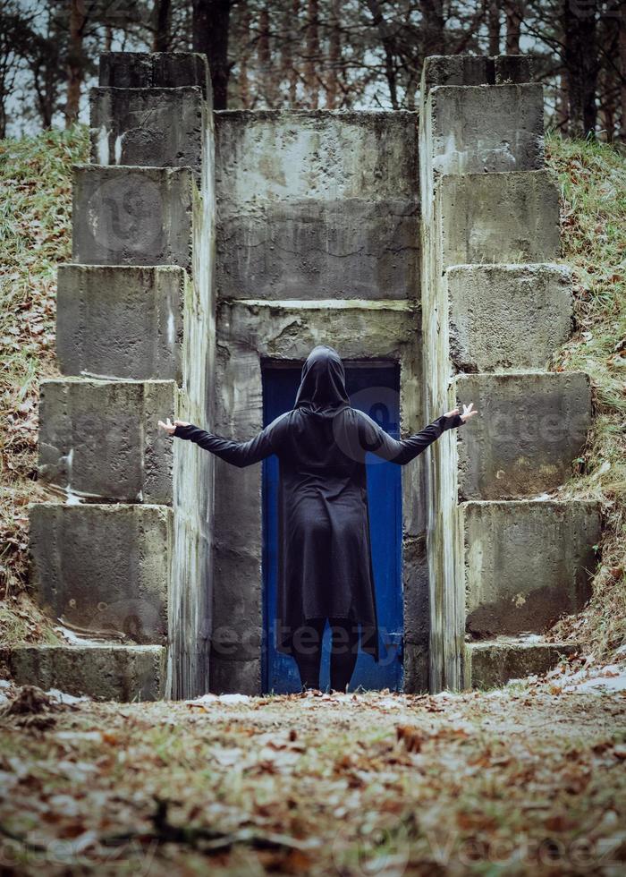 the girl stands with her back near the bunker photo