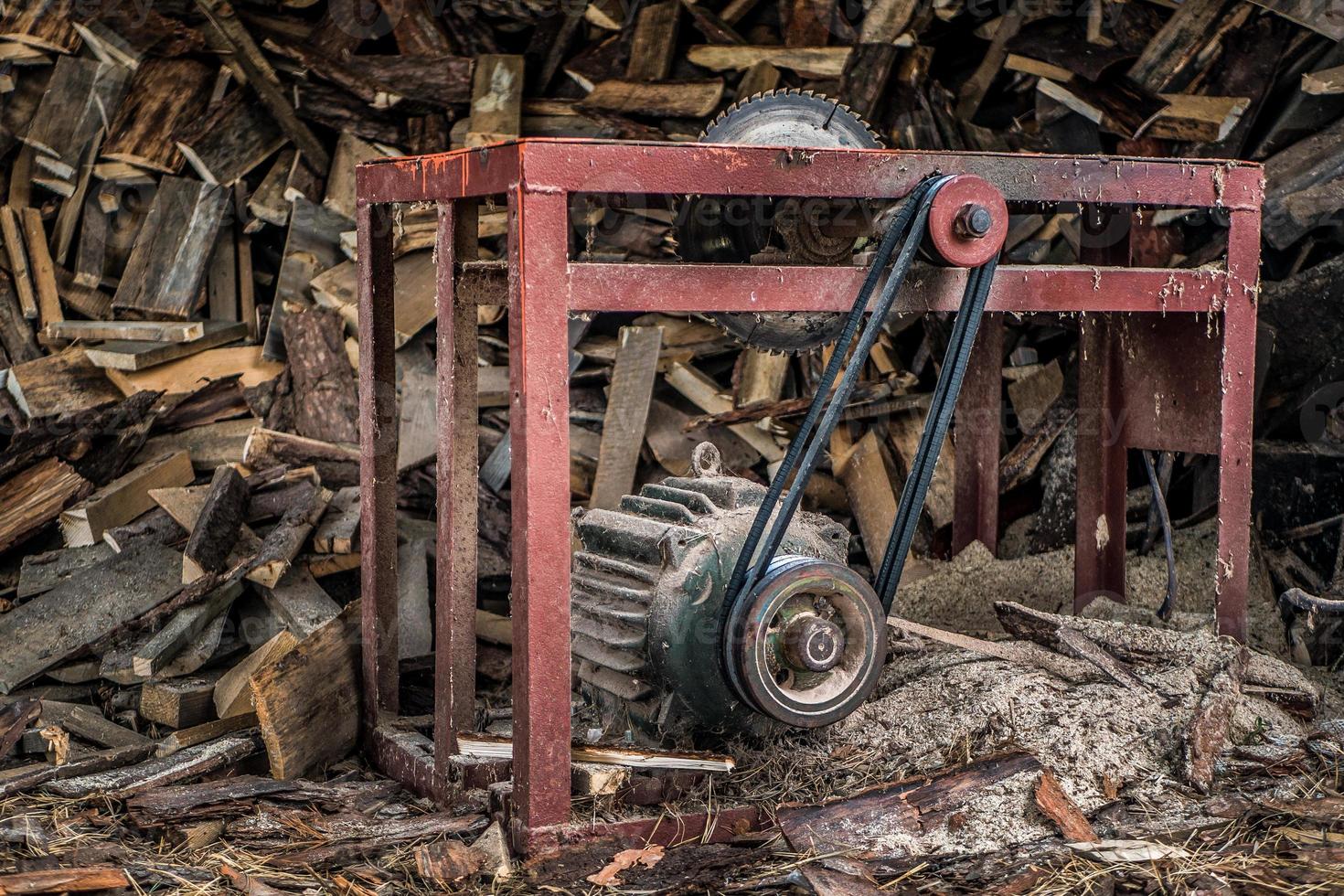 old circular saw photo