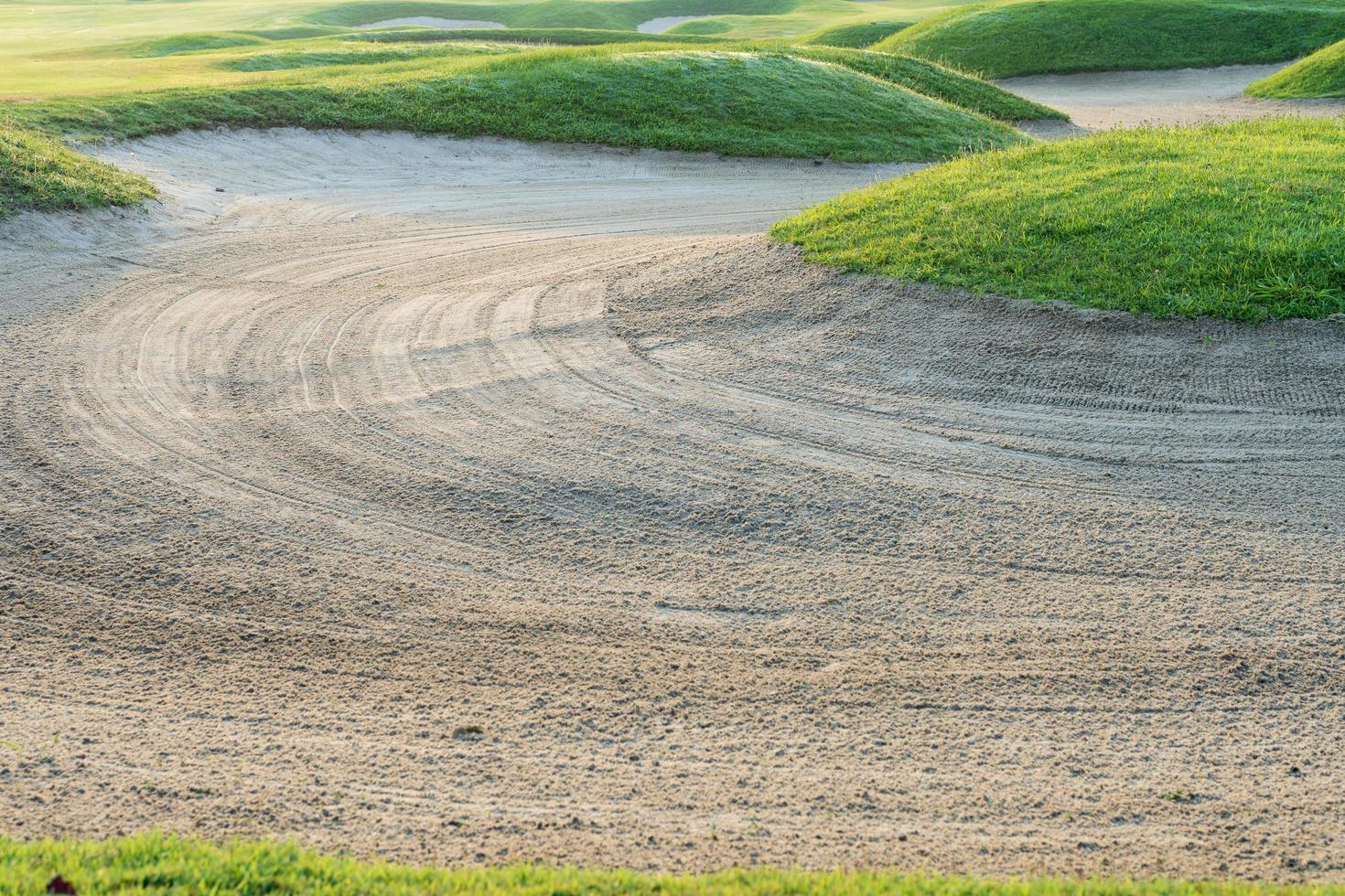 Fondo de arena de campo de golf, bunkers de obstáculos se utilizan para torneos de golf foto