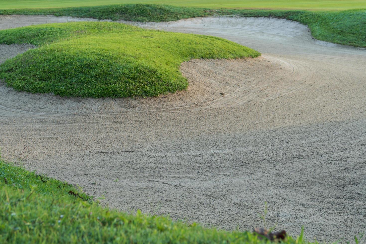 Fondo de arena de campo de golf, bunkers de obstáculos se utilizan para torneos de golf foto