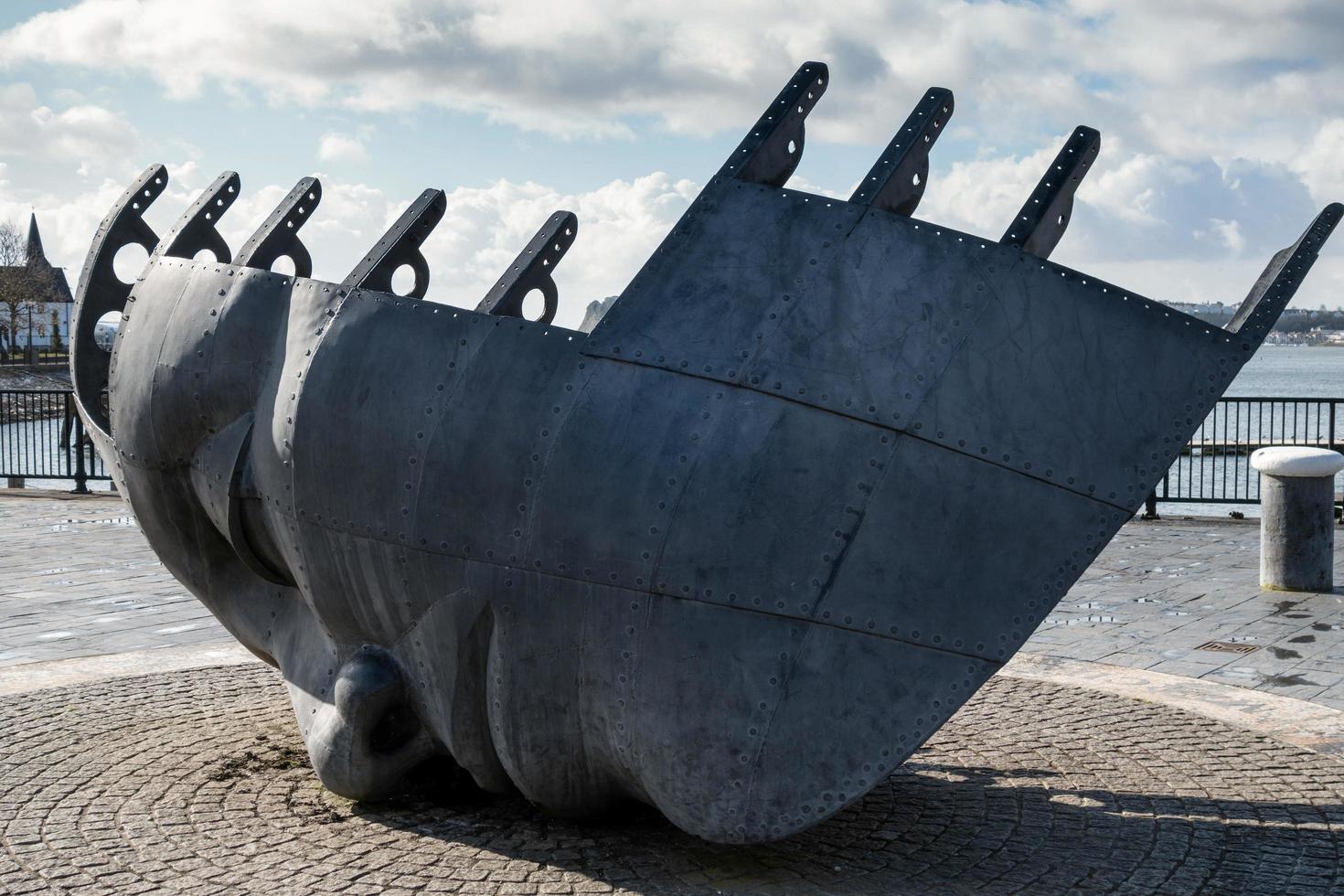 Cardiff, Gales, Reino Unido. 2014. detalle del monumento a los caídos en la guerra de los marinos mercantes foto