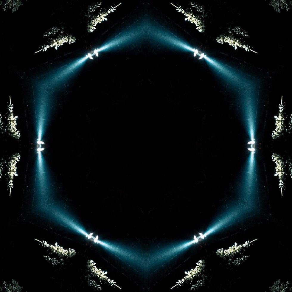 Black abstract background. Dark kaleidoscope pattern. Free Photo