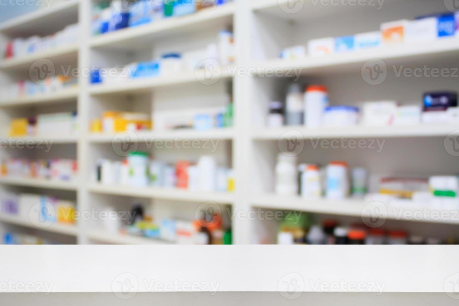 mostrador de exhibición de productos de farmacia con estantes de farmacia foto