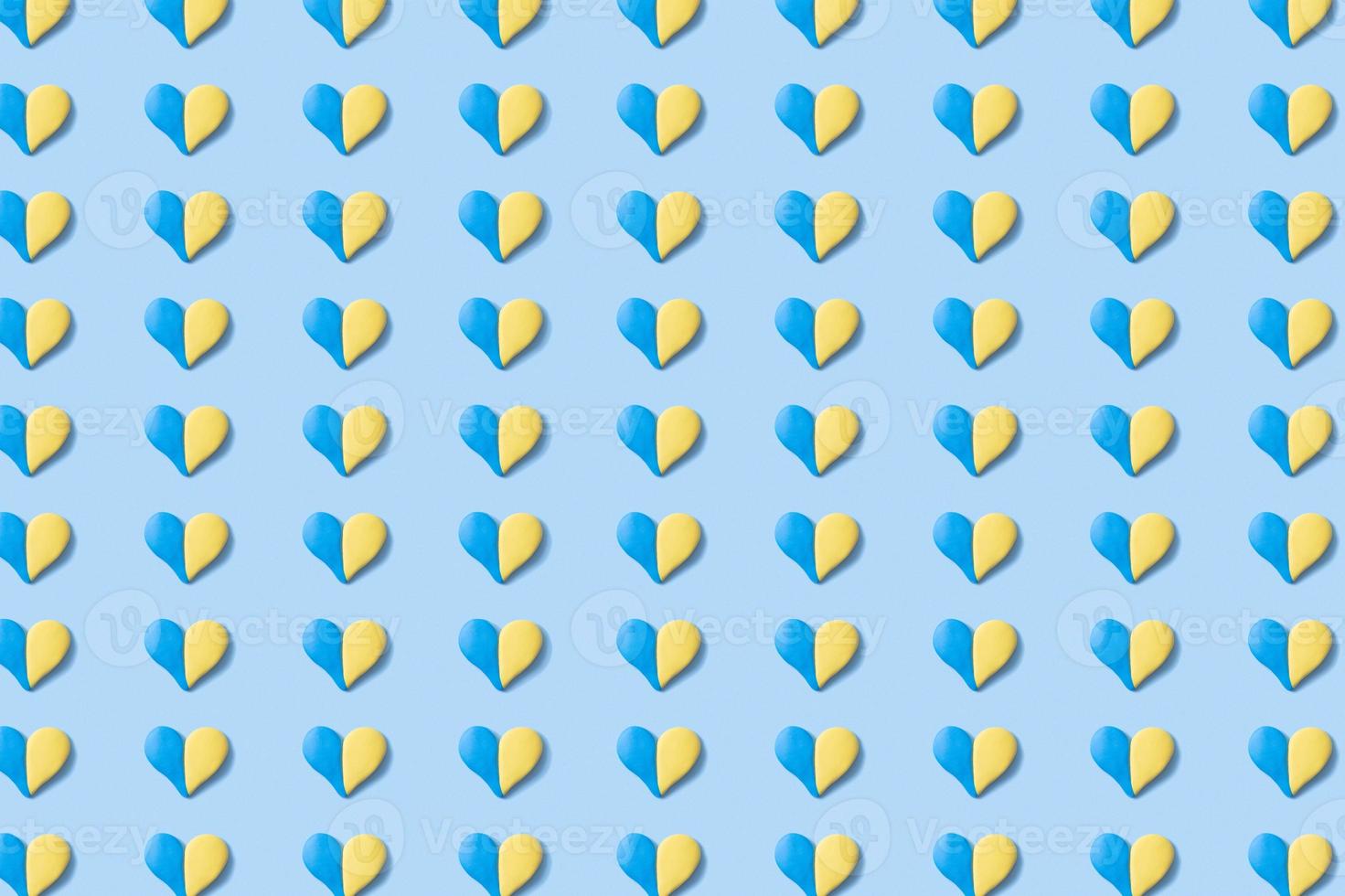 patrón con forma de corazón de colores amarillo-azul de la bandera ucraniana foto
