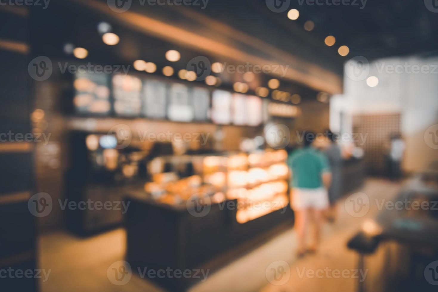 desenfoque de café cafetería y fondo de bombilla de luz bokeh. imagen desenfocada y desenfoque de clientes en la cafetería. desenfoque cafetería tienda tienda estilos de vida y evento de comida de servicio al cliente foto