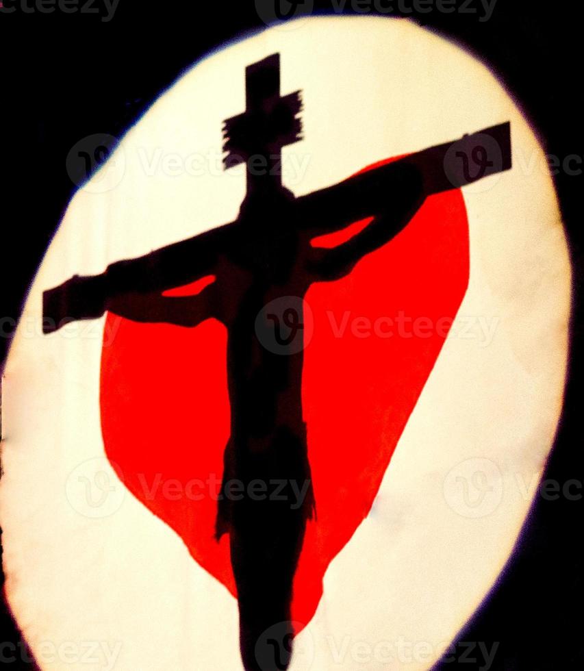 silueta del cristo crucificado.la sangre de jesús.enfoque suave. foto