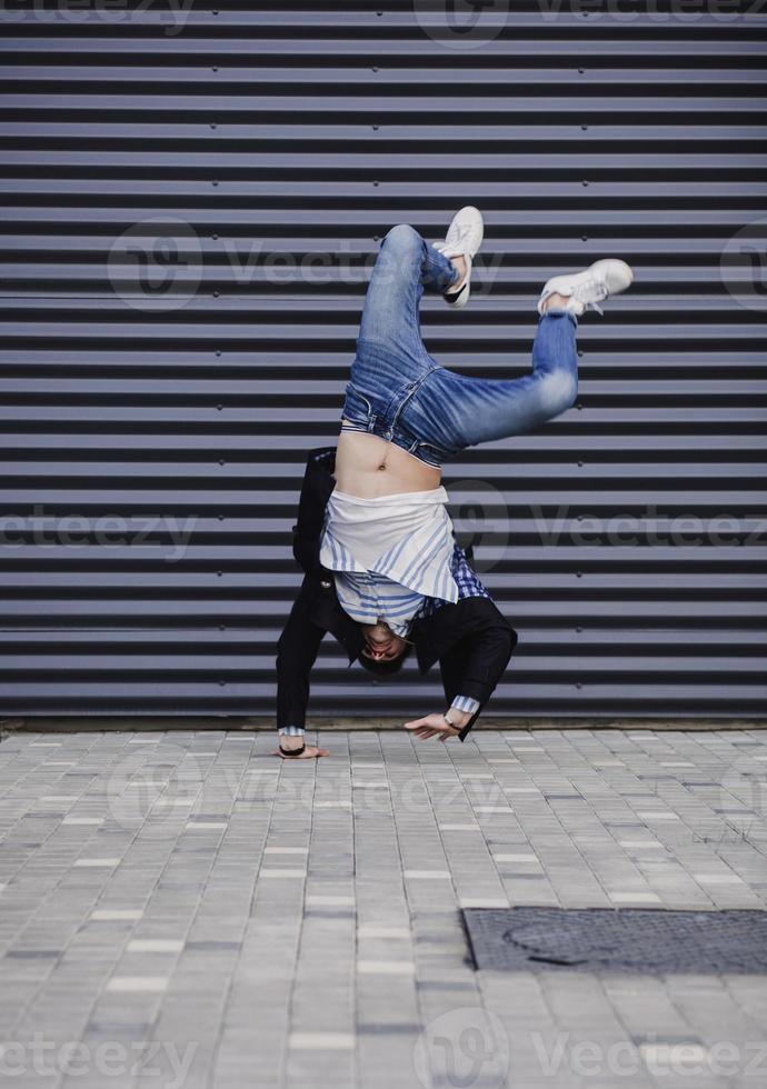 bailarina callejera en la calle foto