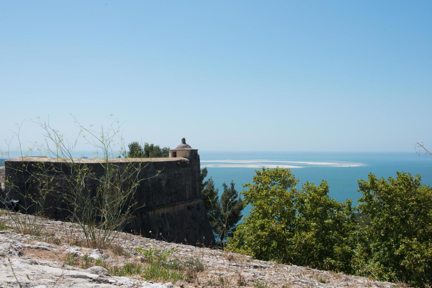 escena tranquila del fuerte de san felipe. Setúbal, Portugal foto