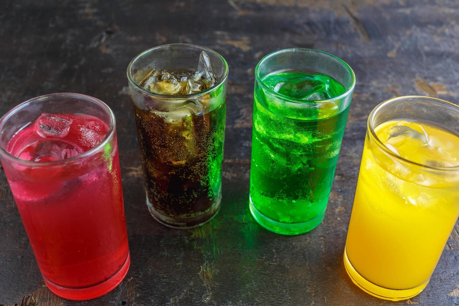 refresco de categoría en un vaso con hielo foto