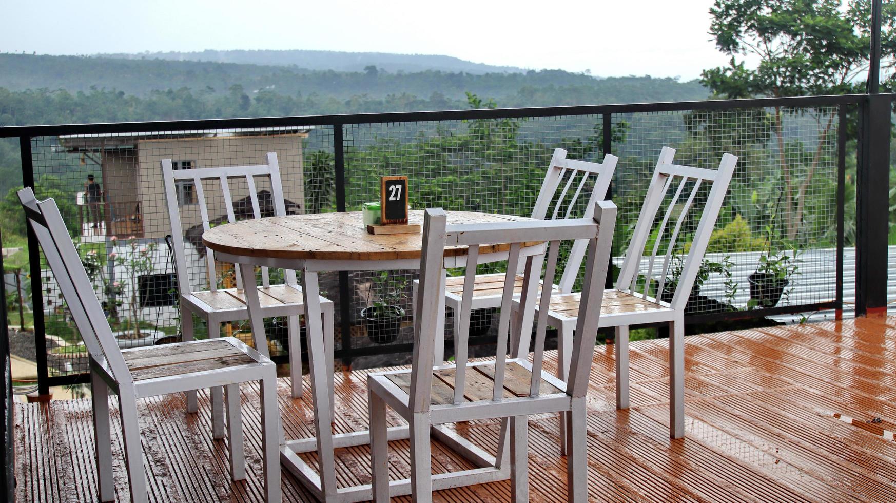 juego de sillones de madera blanca foto