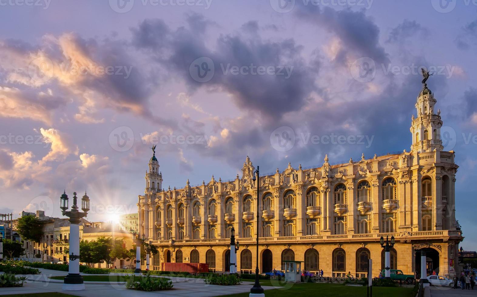 havana gran teatro gran teatro de la habana, sede del ballet nacional cubano ubicado frente al capitolio en el centro de la ciudad de la habana vieja havana vieja foto