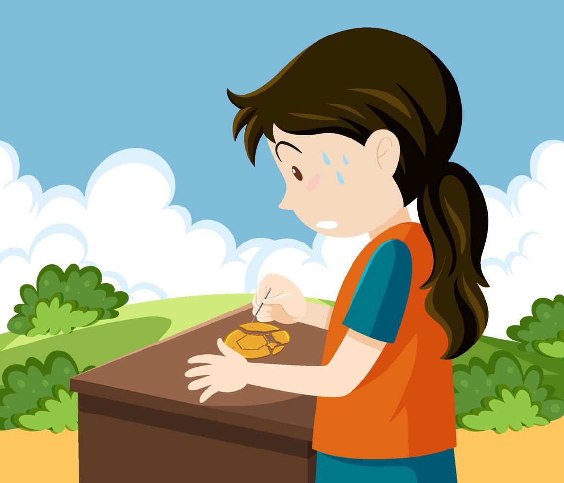 una mujer rascando una galleta dalgona en el parque vector