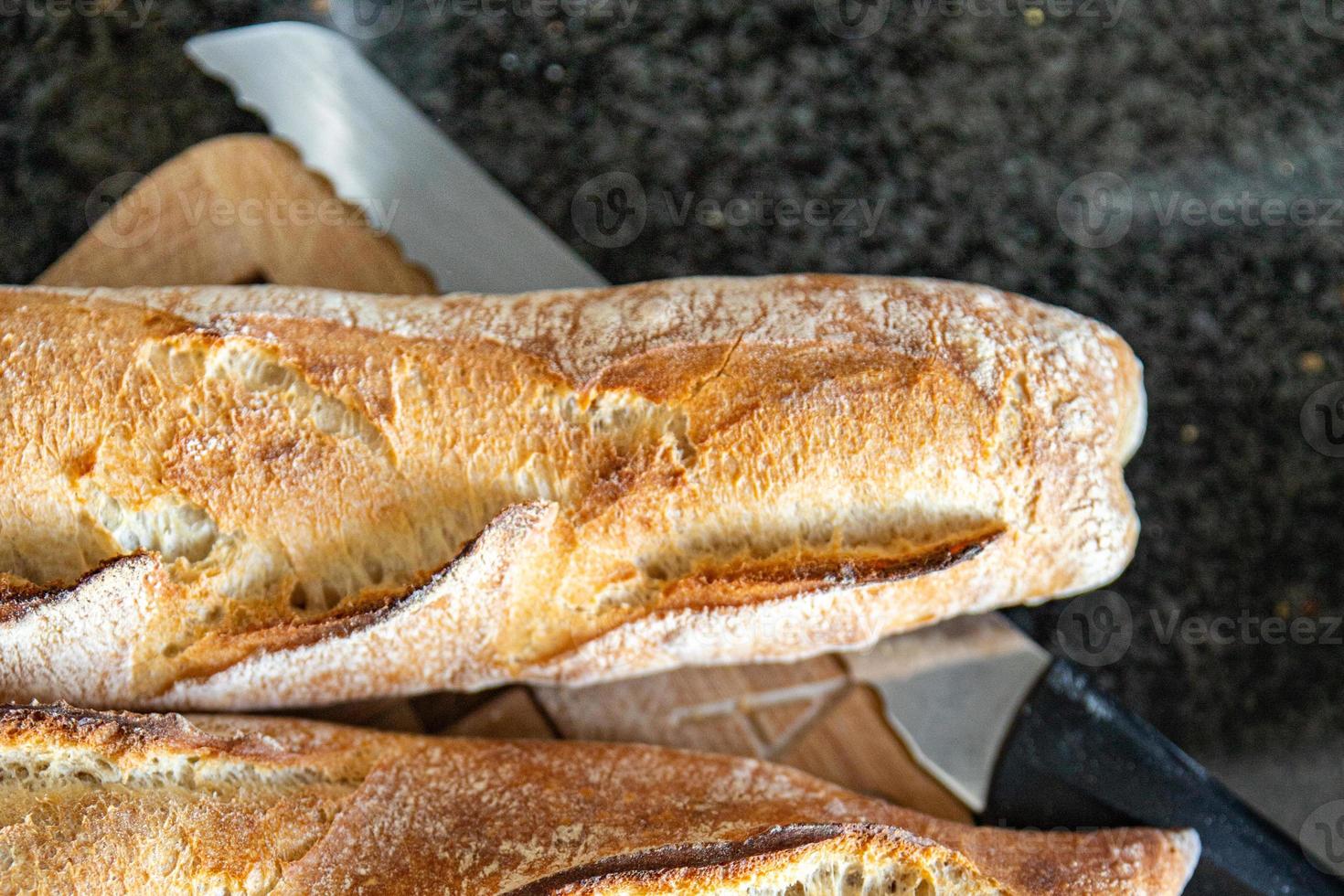 pan baguette bocadillo fresco francés comida saludable comida en la mesa foto