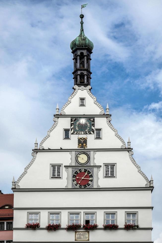 rothenburg ob der tauber, norte de baviera, alemania, 2014. torre del reloj en la plaza del mercado foto