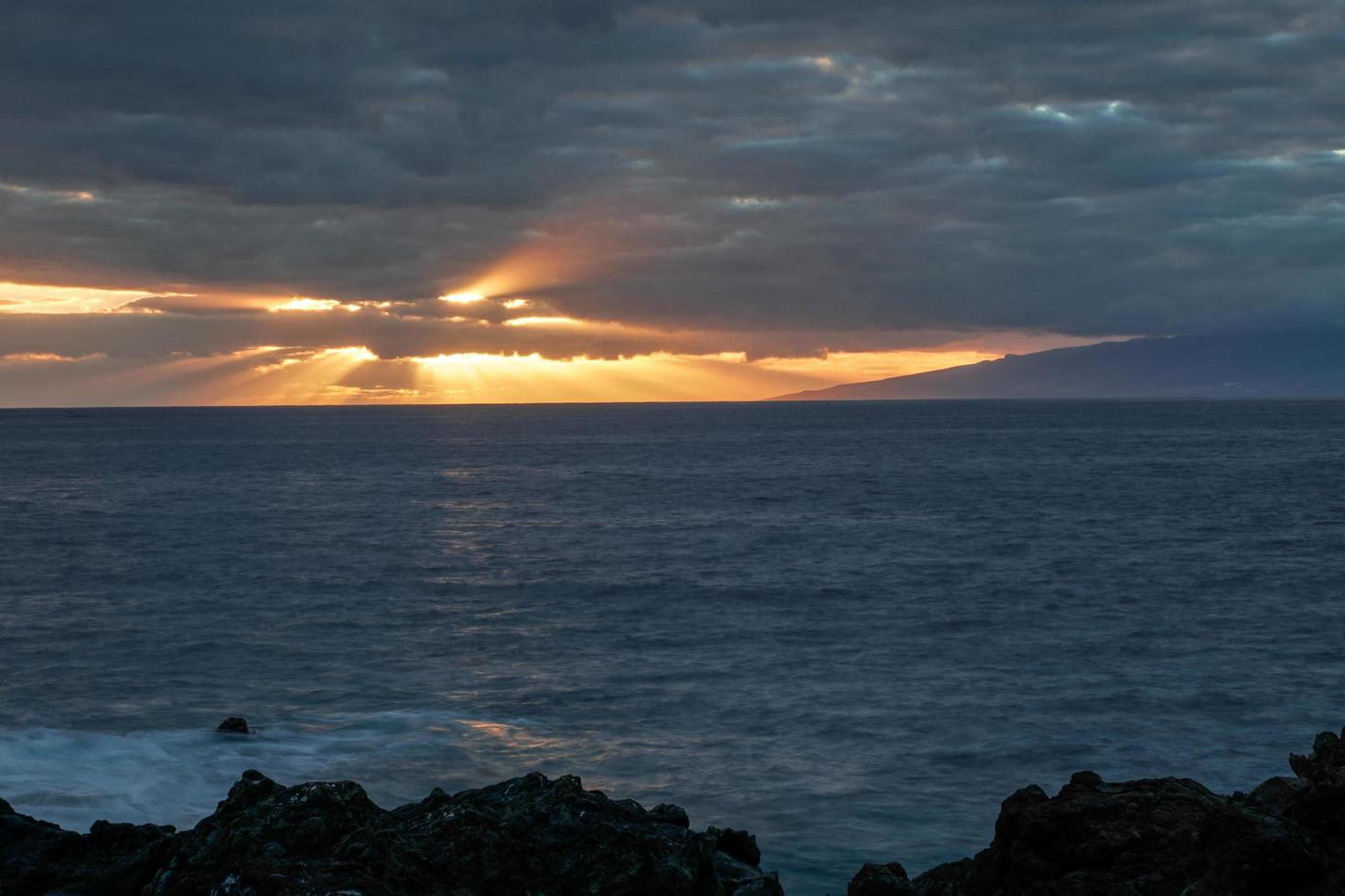 puesta de sol vista desde callao salvaje, santa cruz de tenerife españa foto