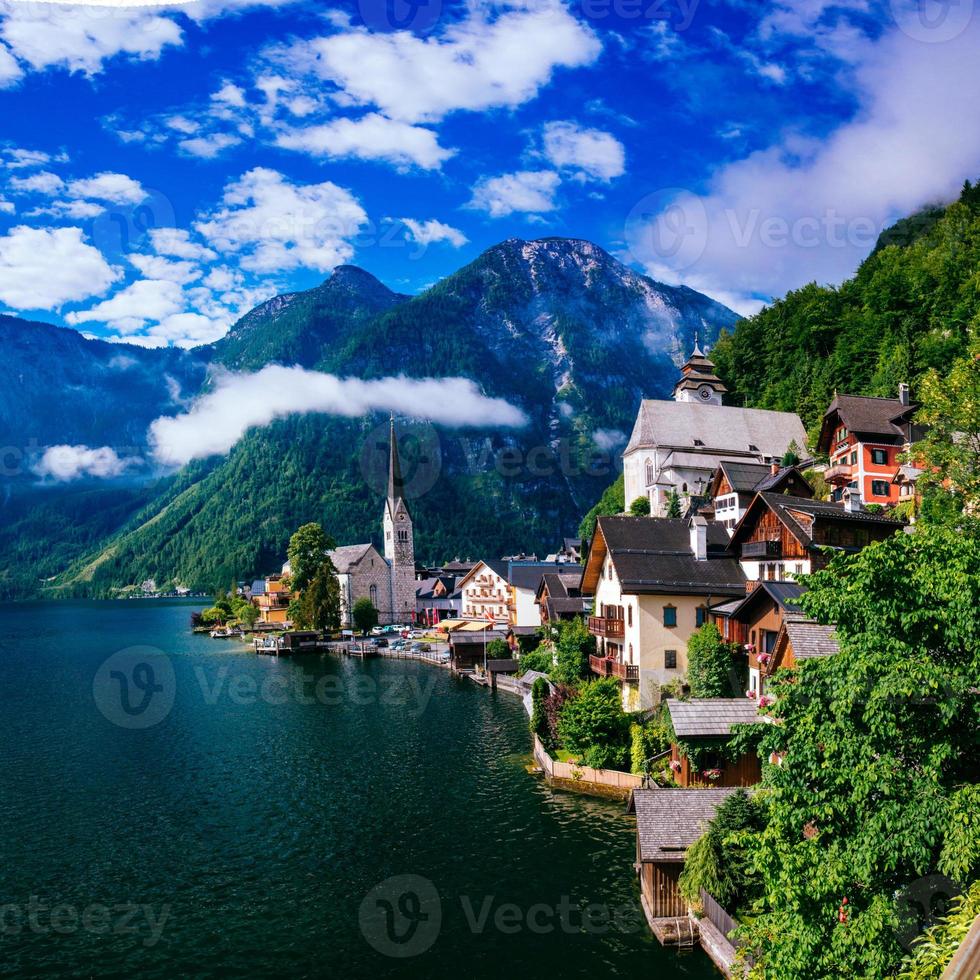 imagen del famoso pueblo alpino hallstatt foto