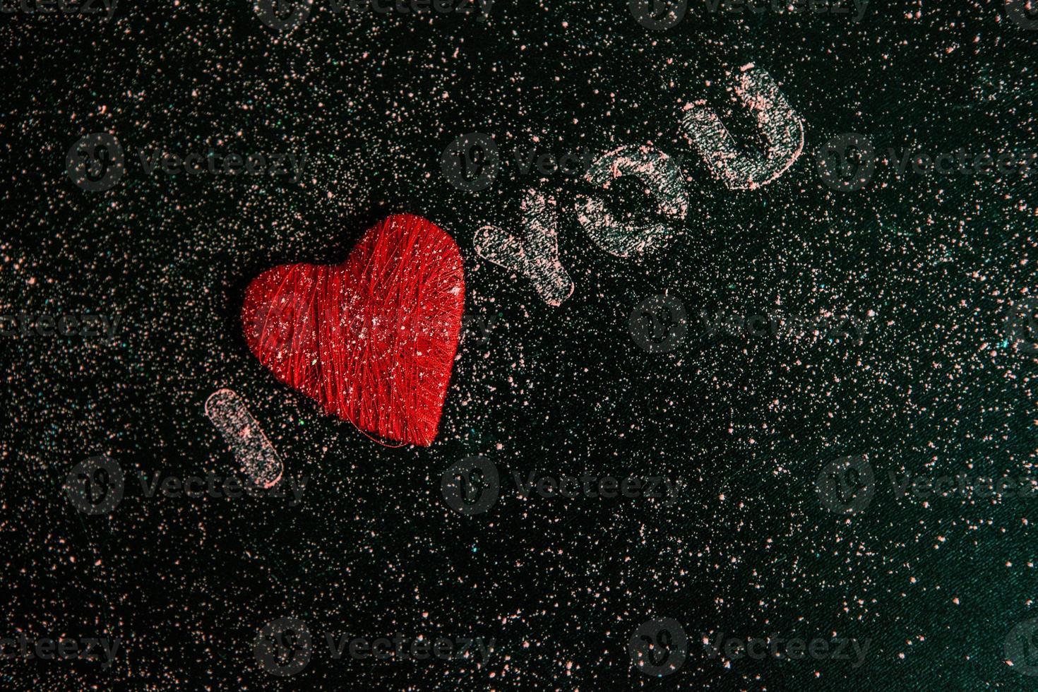 amor corazones sobre fondo de textura de madera. concepto de tarjeta de San Valentín. corazón para el fondo del día de san valentín. foto