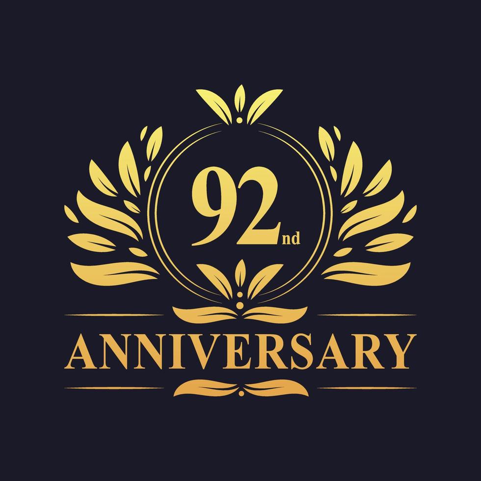Diseño del 92º aniversario, lujoso logotipo del aniversario de 92 años en color dorado. vector