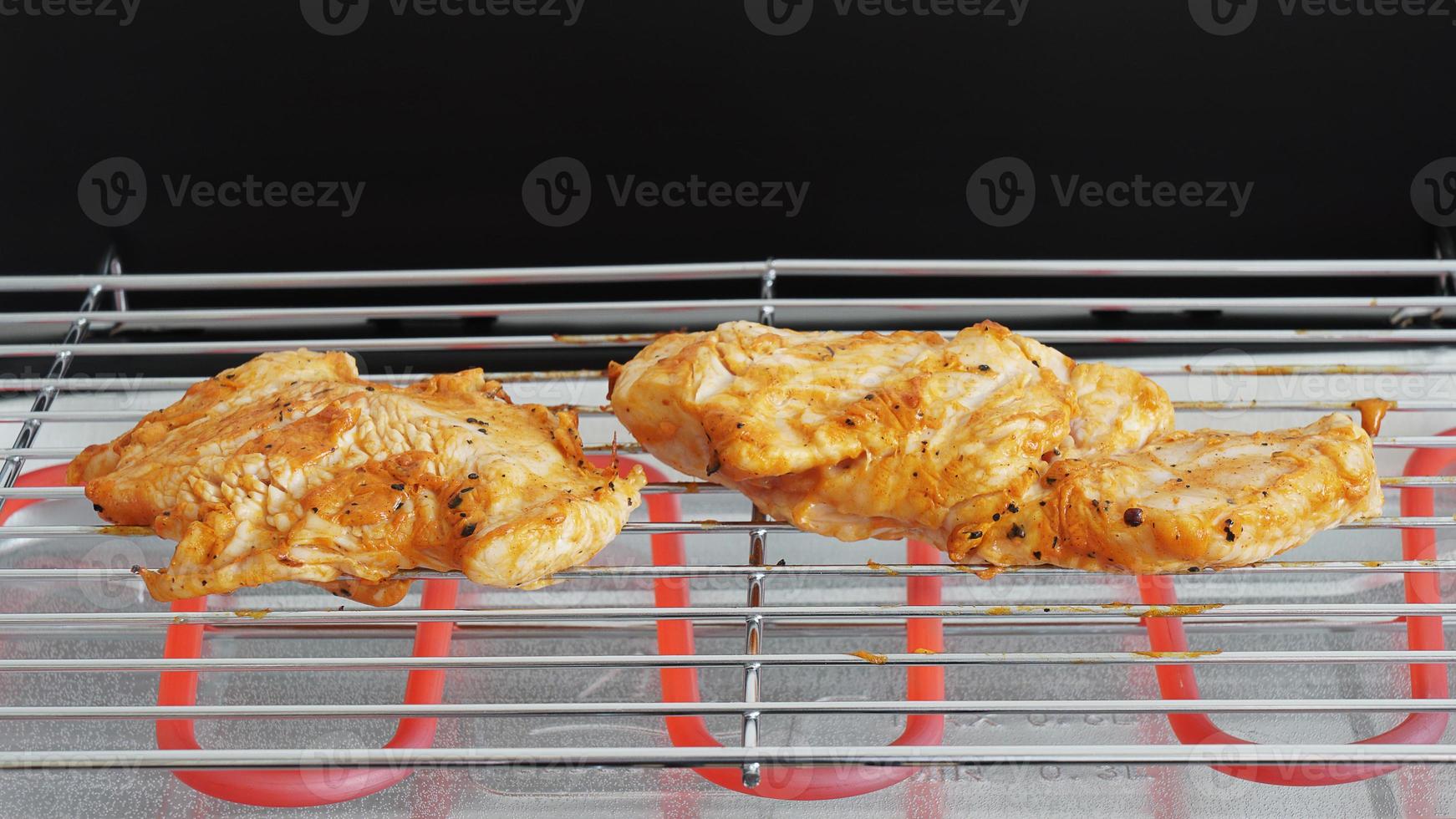 marinated chicken on electric table grill 7038935 Stock Photo at Vecteezy
