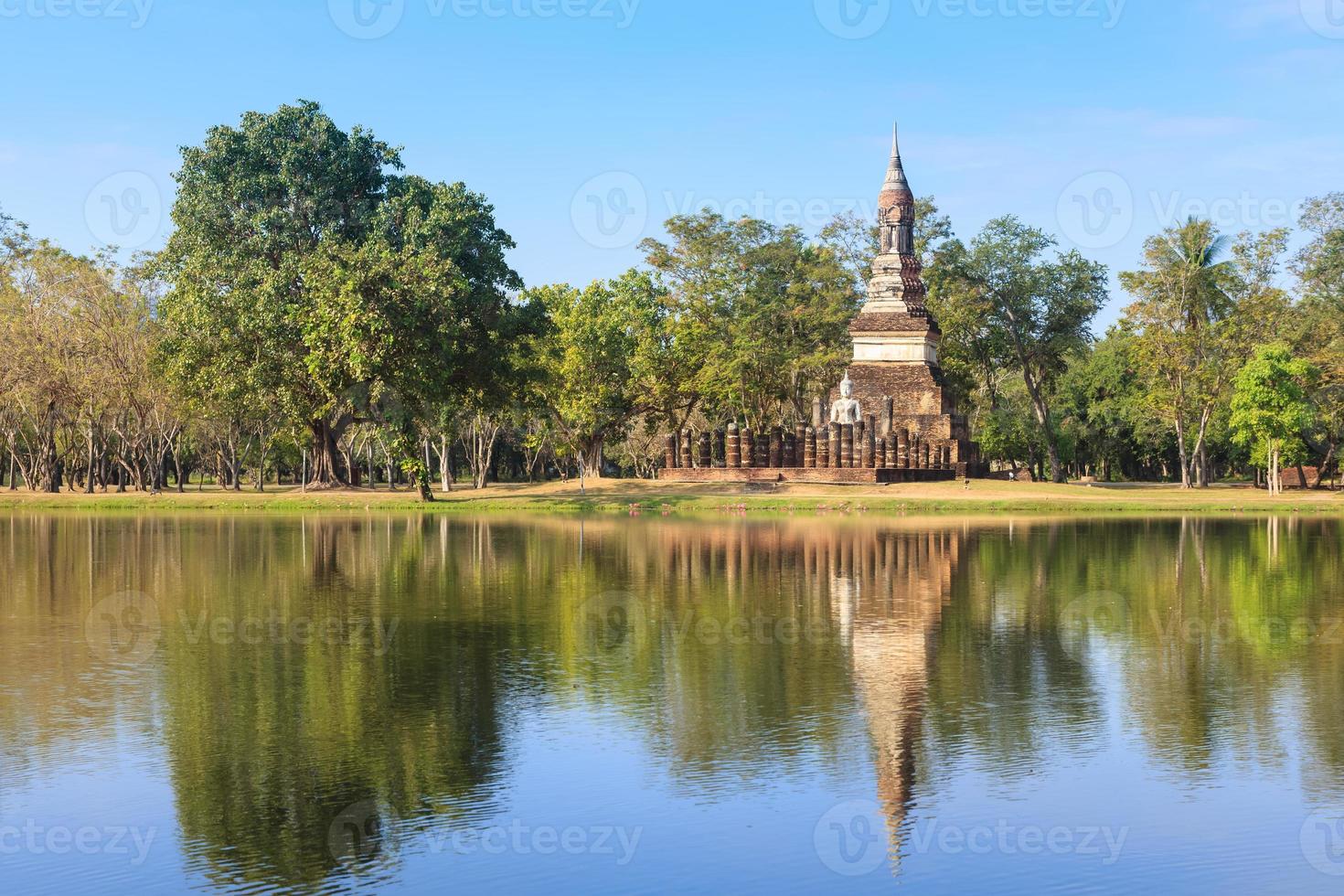 wat traphang ngoen, parque histórico de shukhothai, tailandia foto