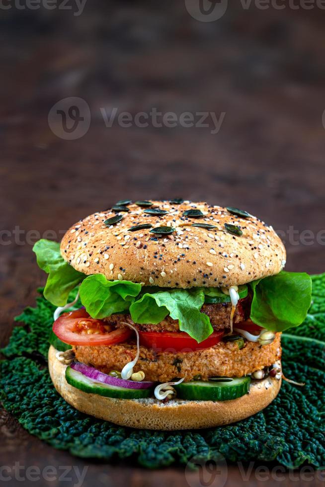 hamburguesa a base de plantas en comida vegetariana de primer plano foto