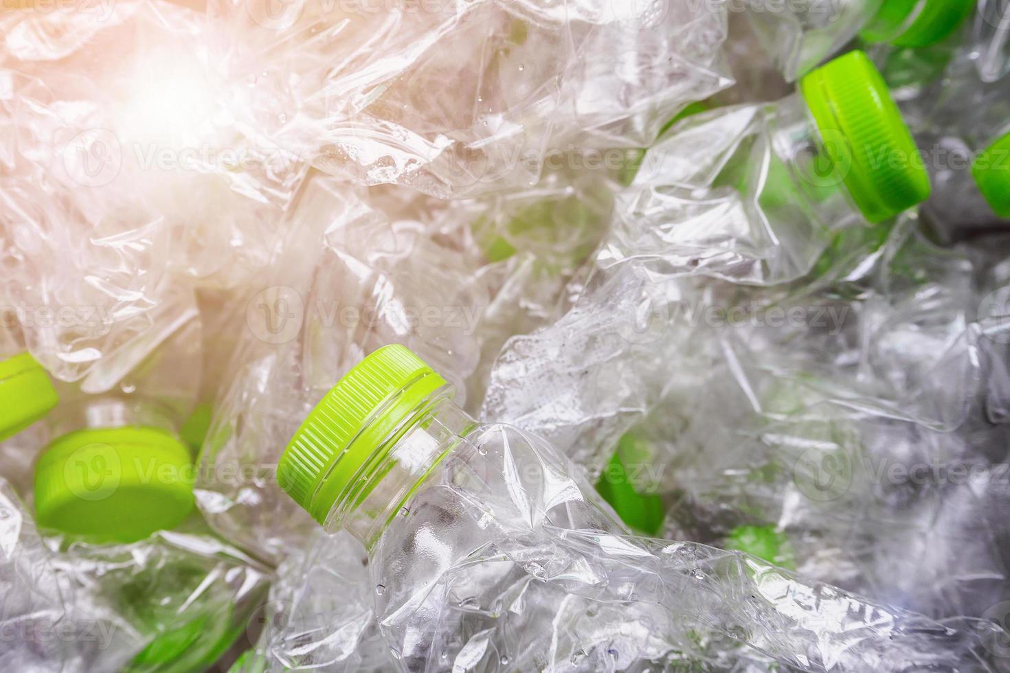 concepto de fondo de reciclaje de botellas de plástico foto