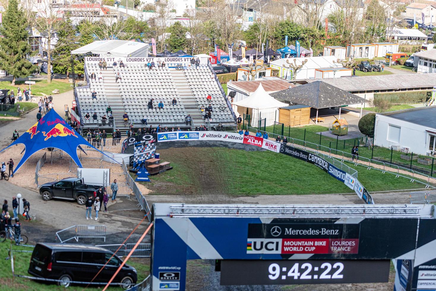 lourdes, francia, 3-27-21-público en la copa del mundo de mountain bike foto