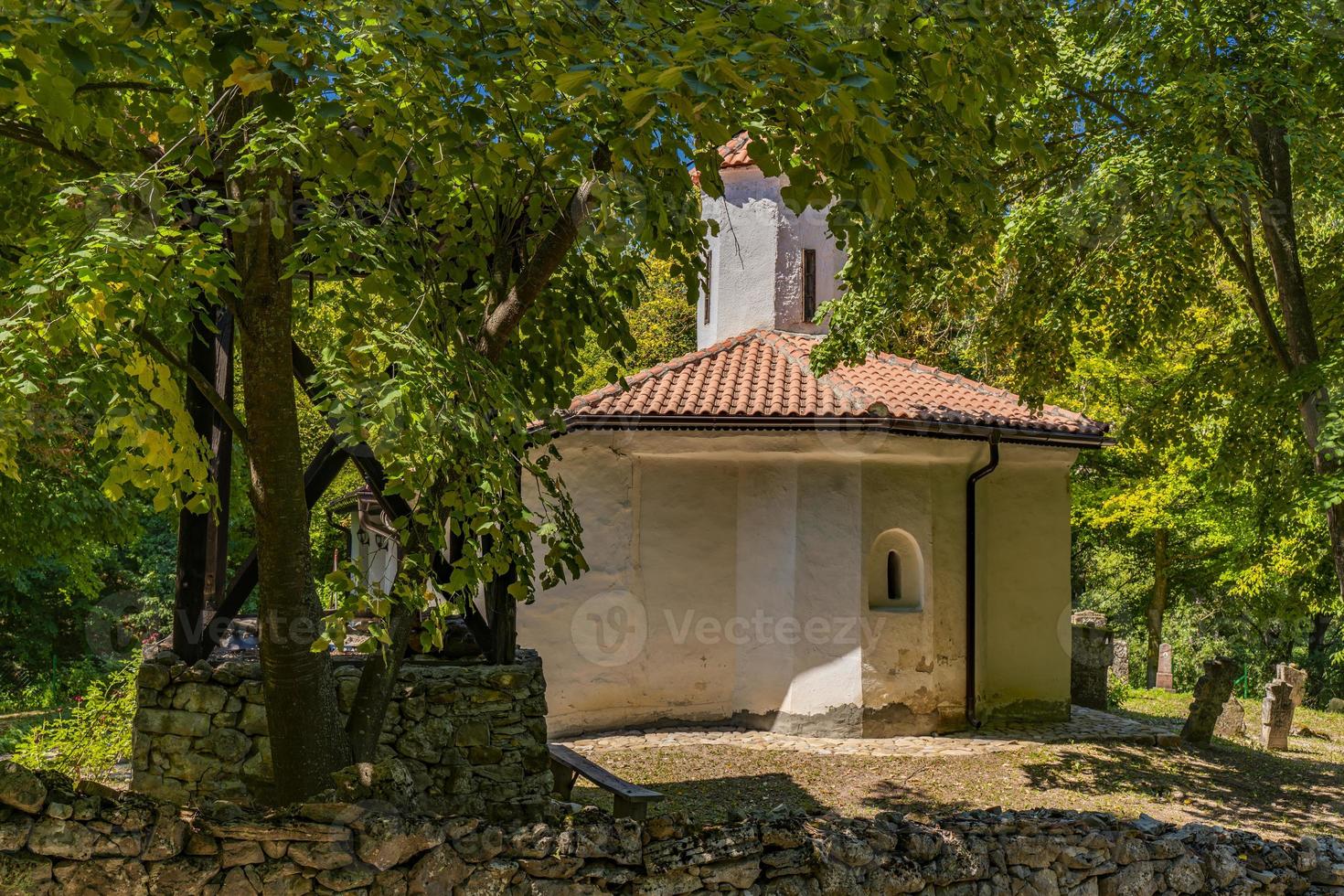 monasterio de pedro y pablo en grliste, serbia foto