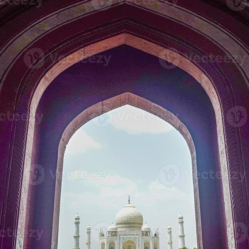 The Taj Mahal is an ivory-white marble mausoleum on the south bank of the Yamuna river in the Indian city of Agra, Uttar Pradesh, Taj Mahal, Agra, Uttar Pradesh, India, sunny day view photo