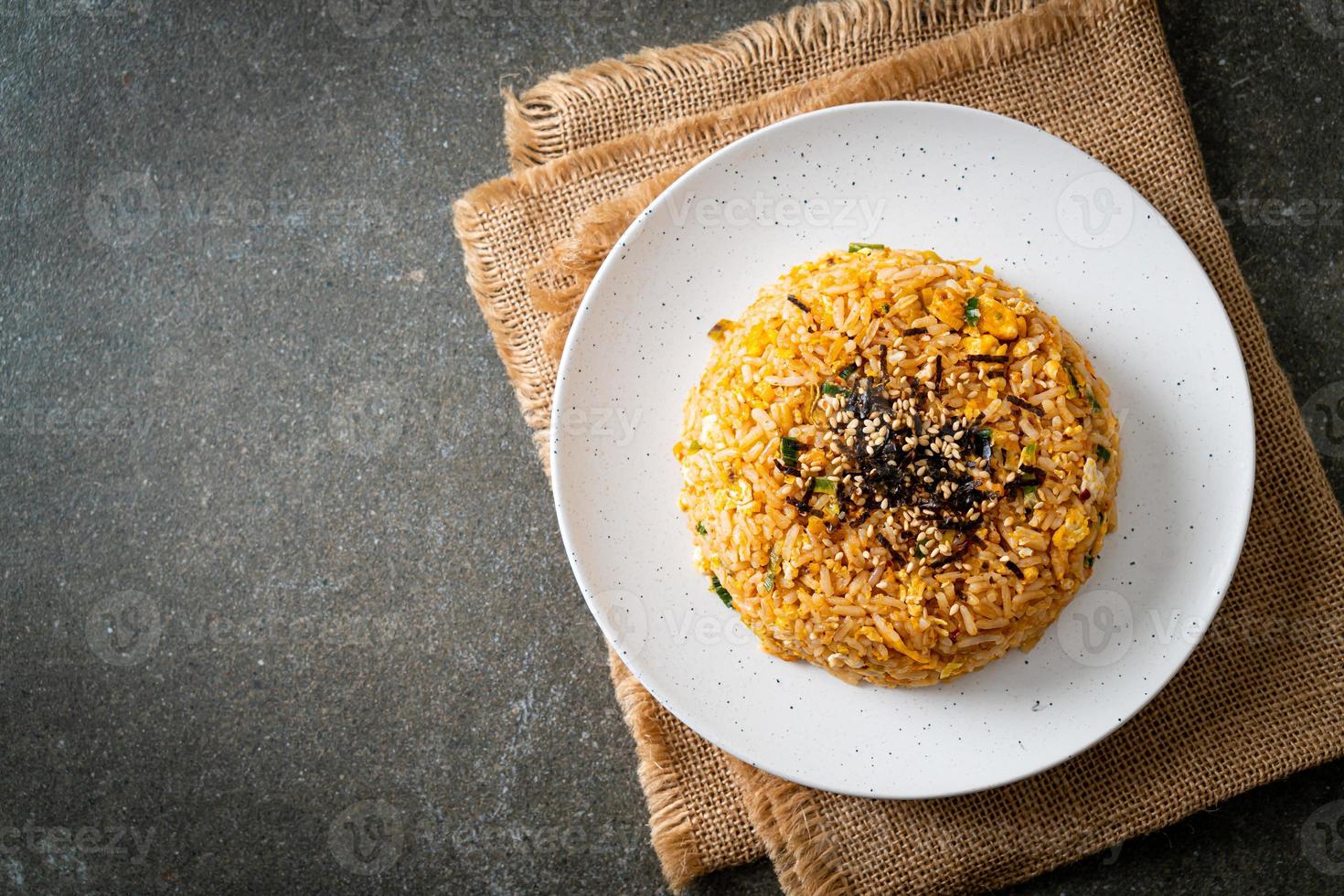 fried rice with egg in Korean style 7059824 Stock Photo at Vecteezy