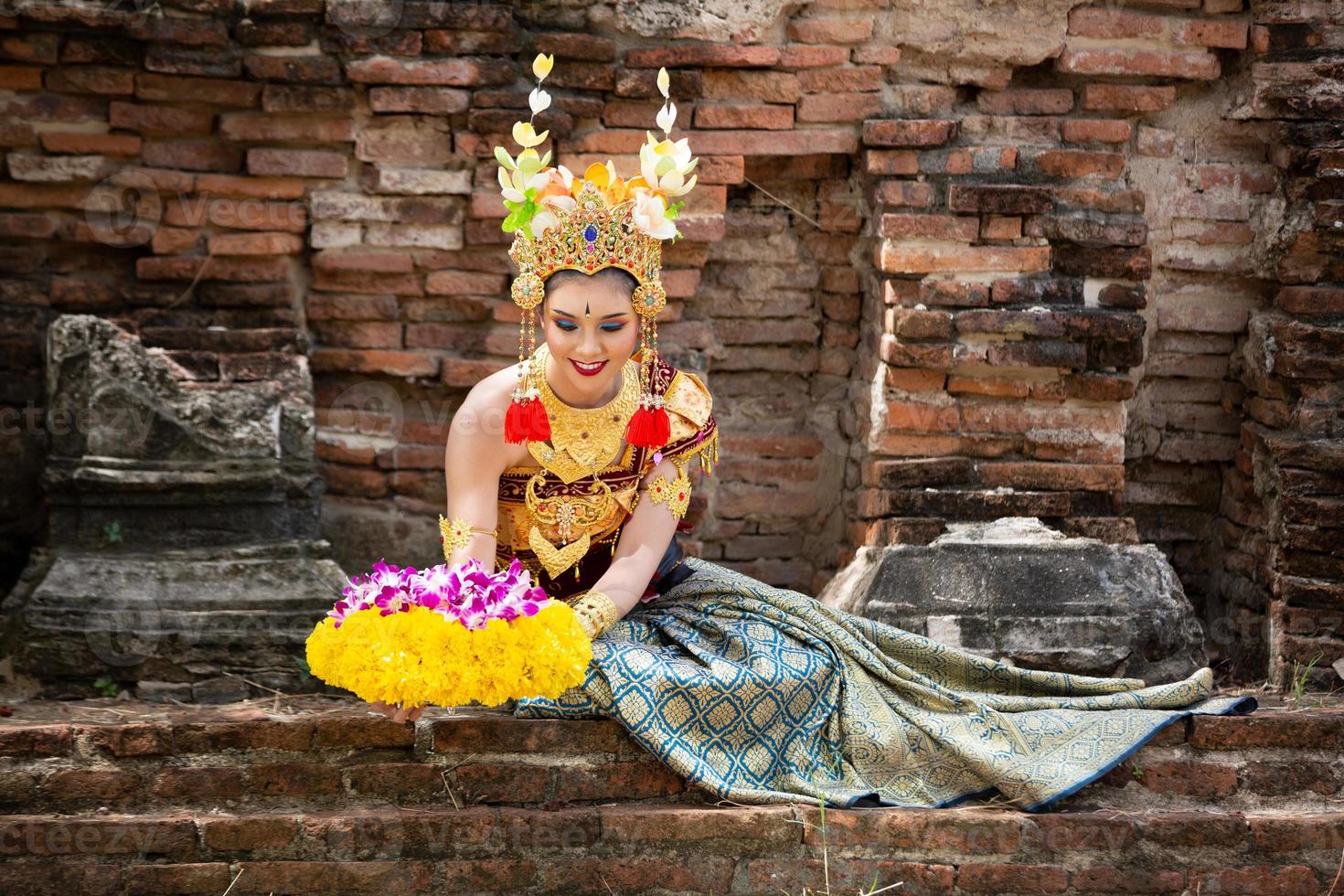 Balinese lady in Traditional dress photo