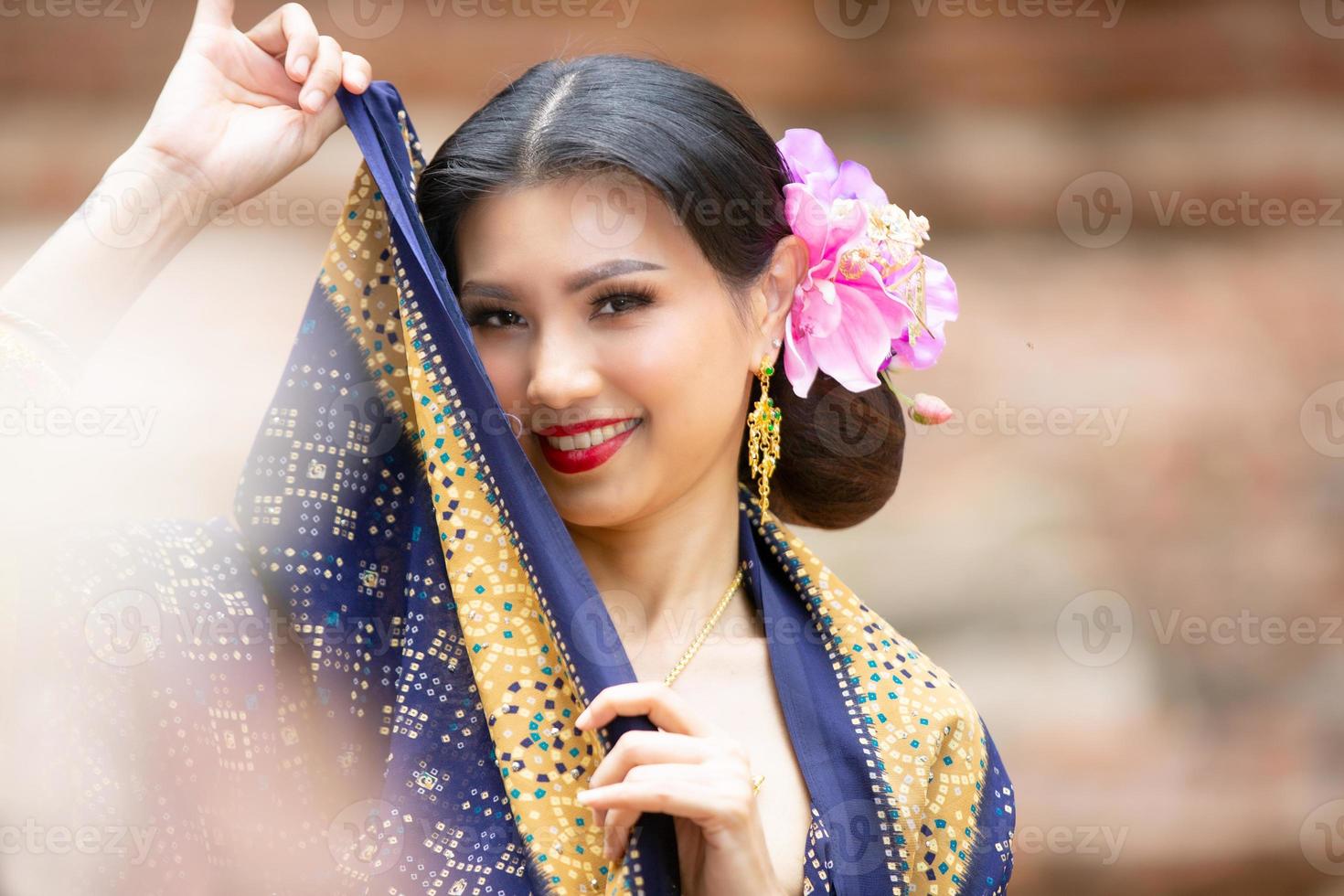 Balinese lady in Traditional dress photo