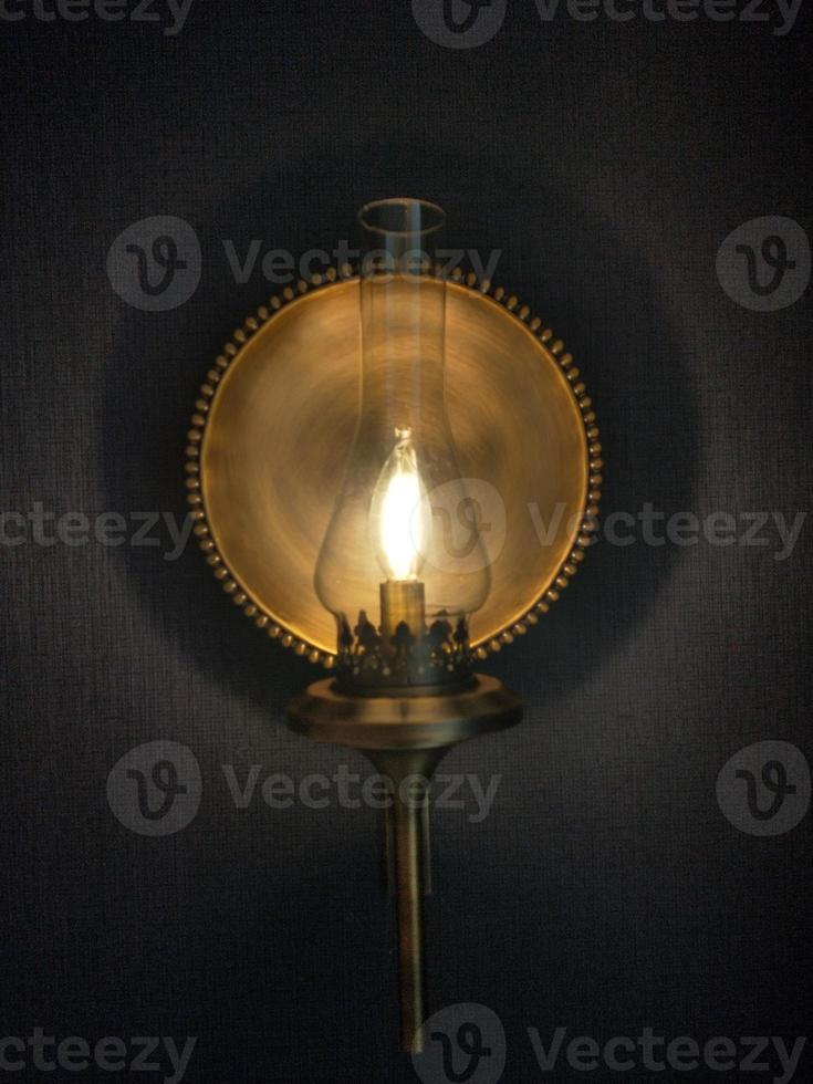 foto de fondo de la lámpara de linterna amarilla cubierta de sombra