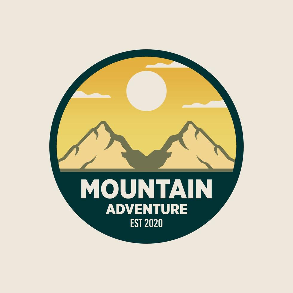 plantillas de logotipo de aventura de montaña vector