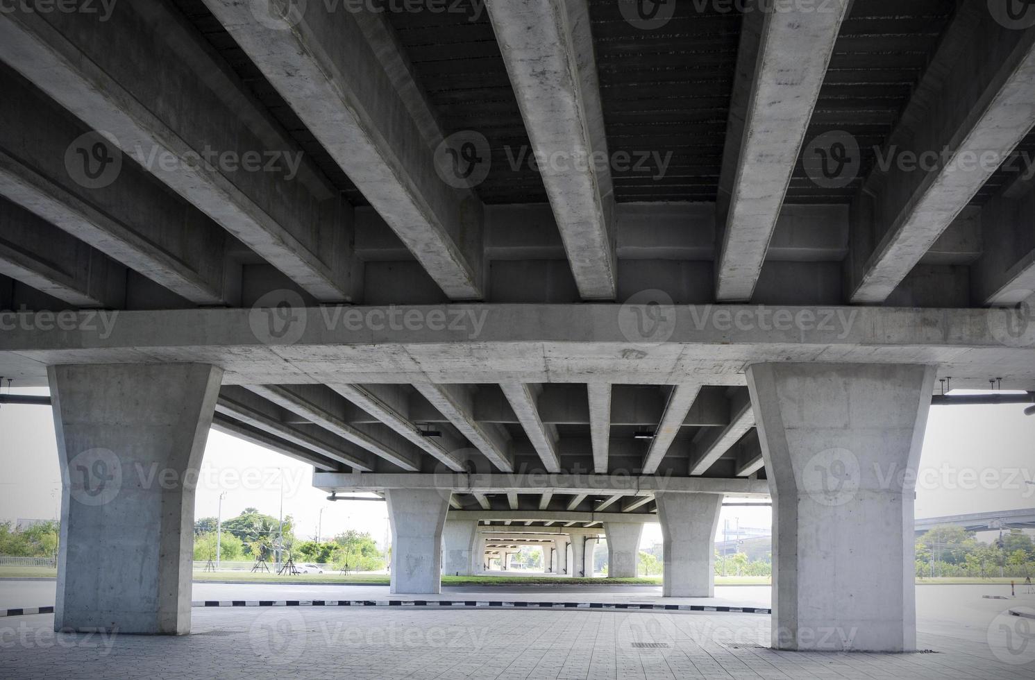 diseño de estructura bajo el puente foto