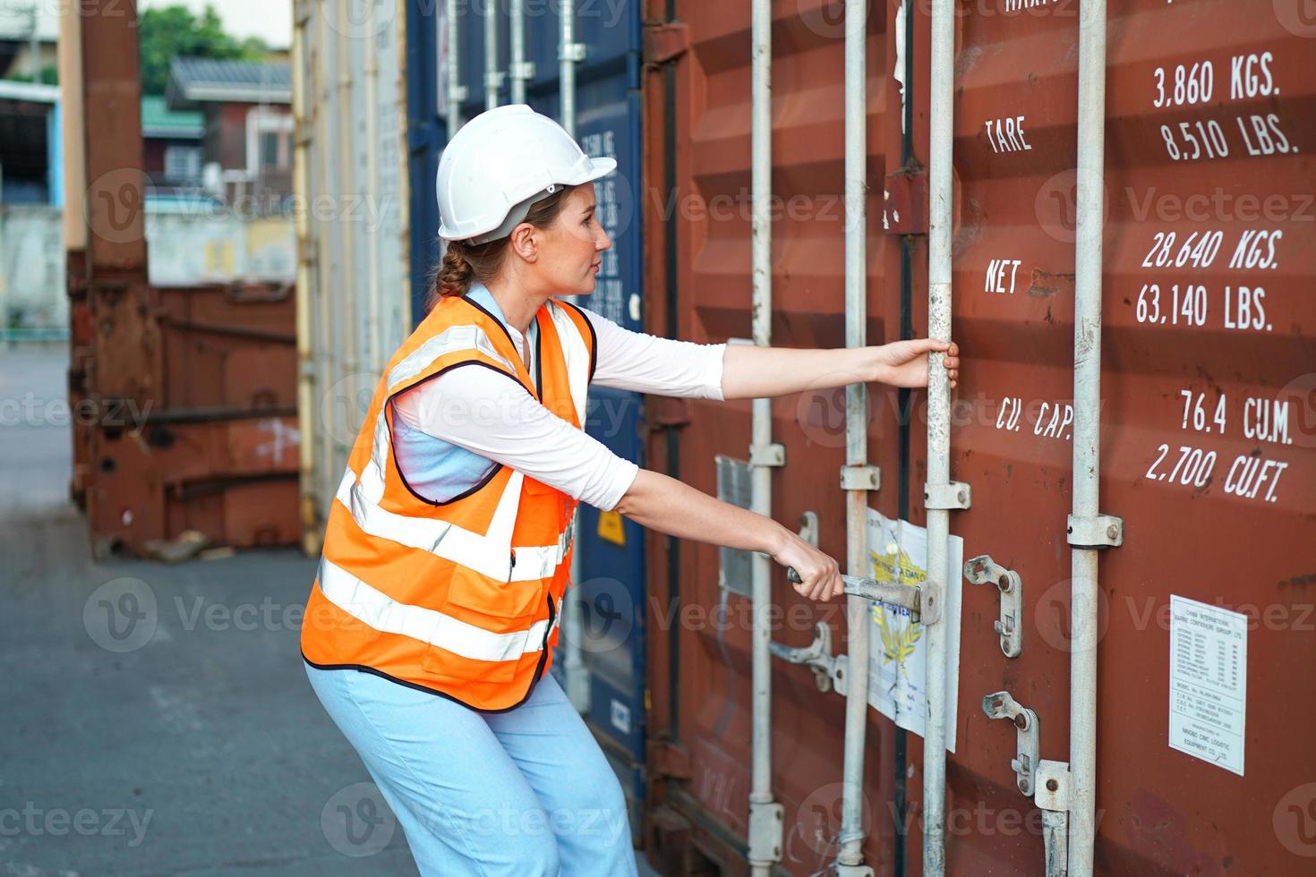 caja de contenedores de carga de control de capataz del buque de carga para importación y exportación. foto