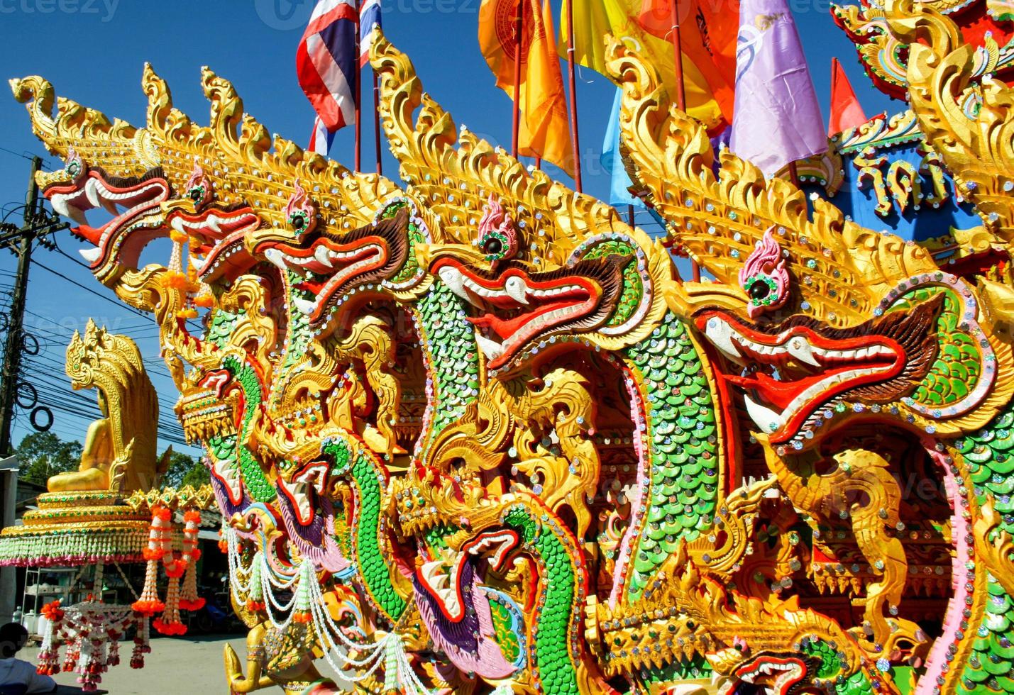 decoración de automóviles en festivales religiosos tailandeses en la belleza del sur 1 foto