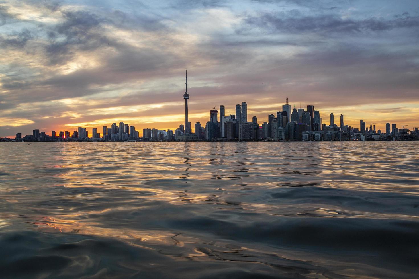 paisaje urbano de toronto al atardecer foto