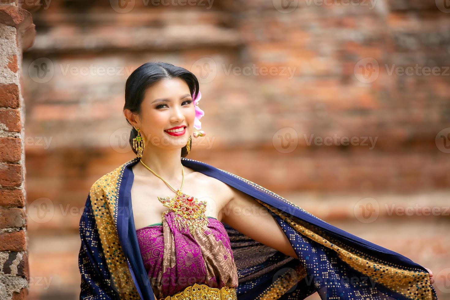 Balinese lady in Traditional dress photo